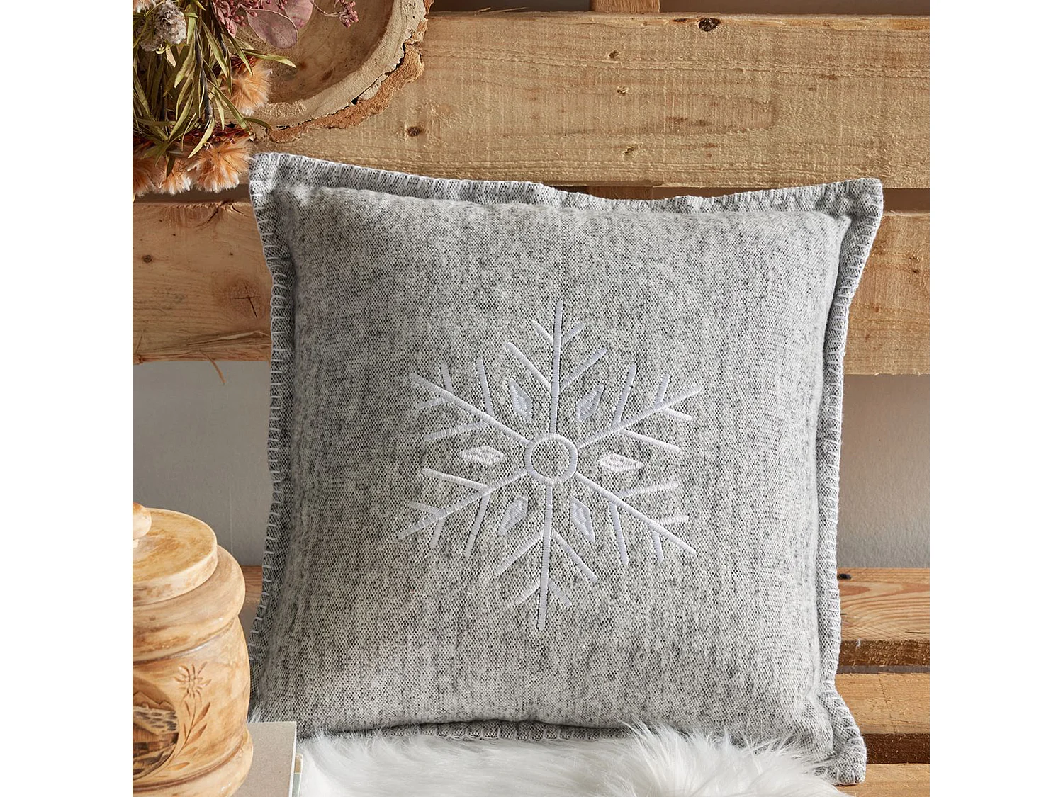 Coussin carré flocon de neige en coton brossé