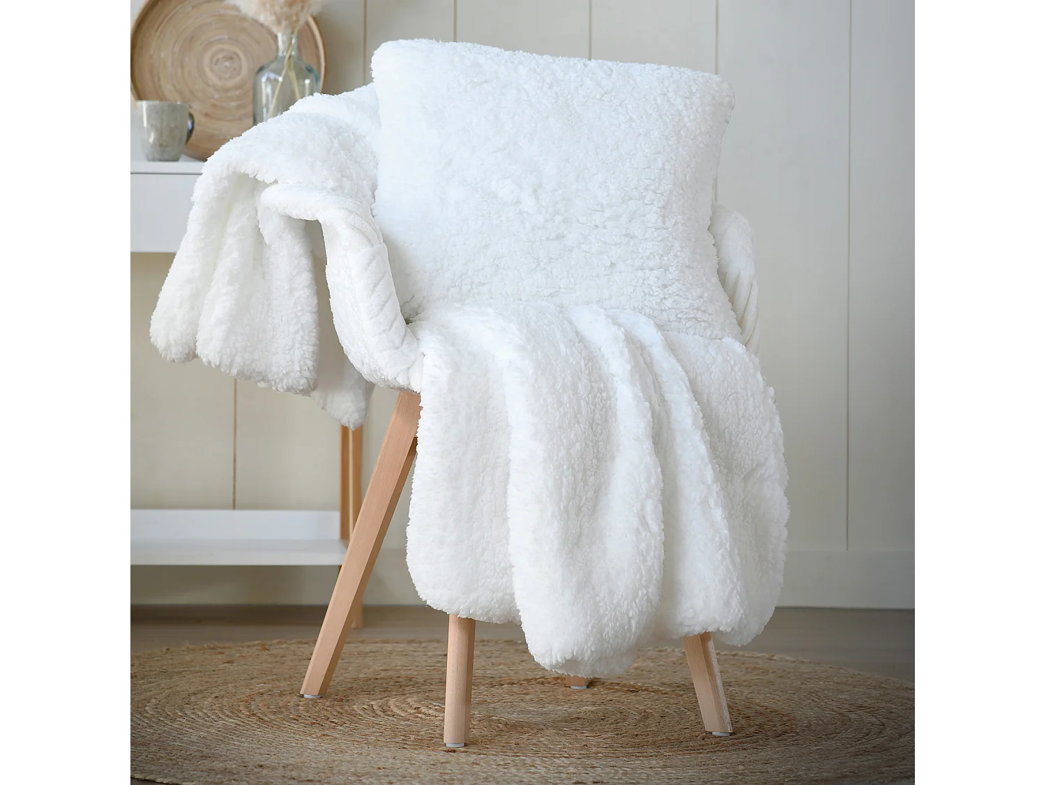 Coussin carré moelleux fausse fourrure