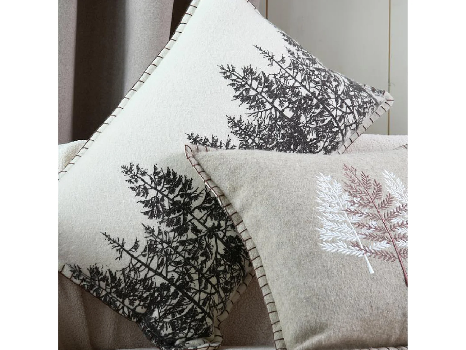 Coussin forêt esprit montagne en velours de coton imprimé