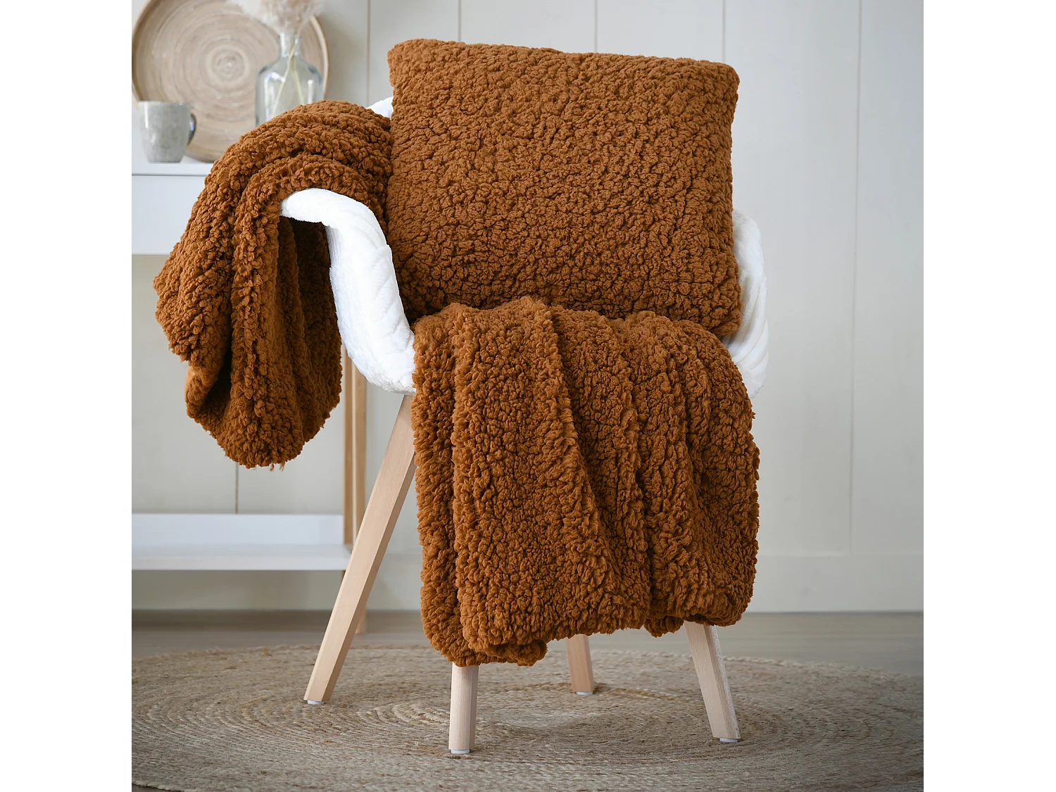 Coussin carré moelleux fausse fourrure