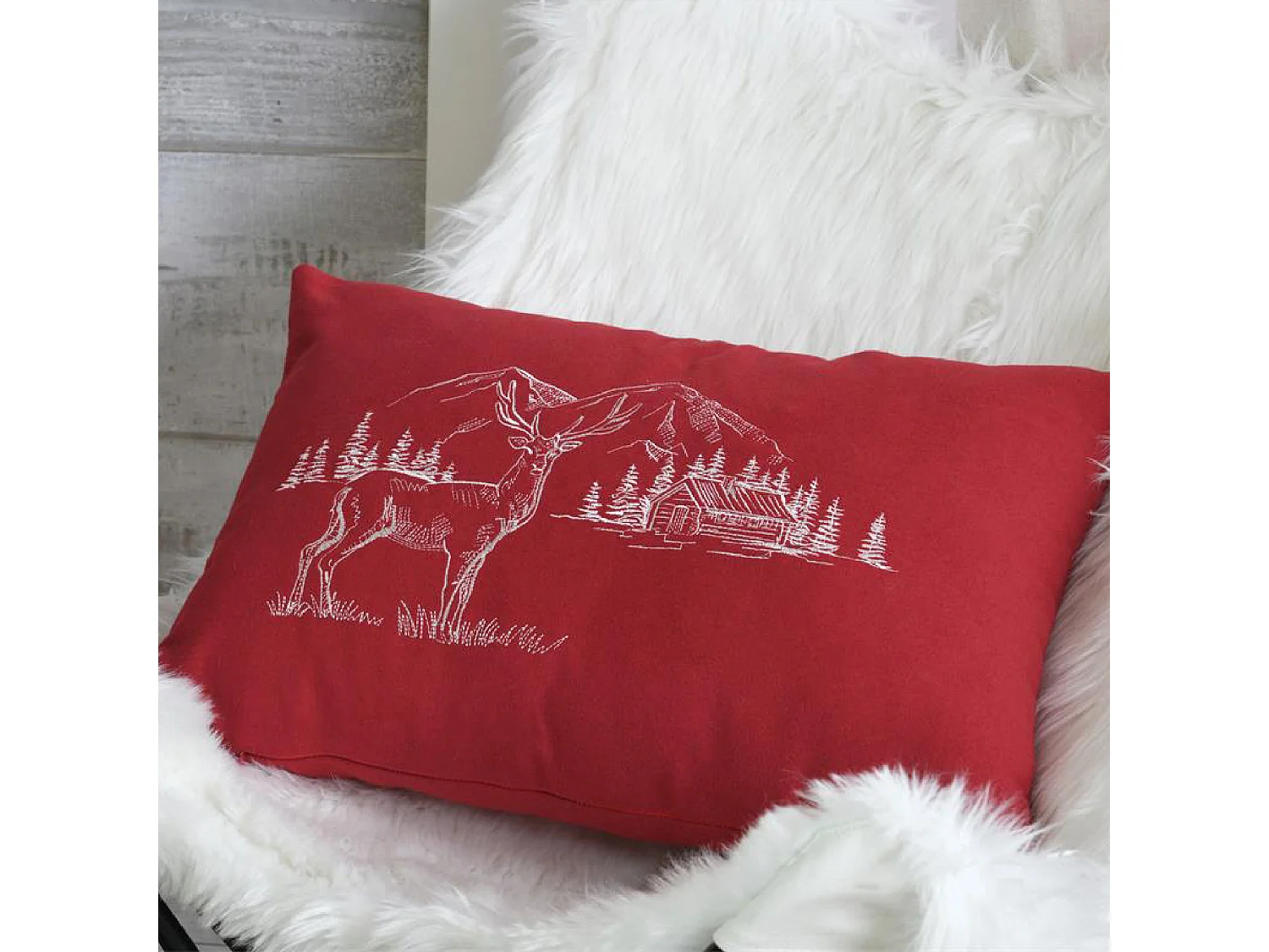Coussin rectangulaire cerf esprit chalet brodé