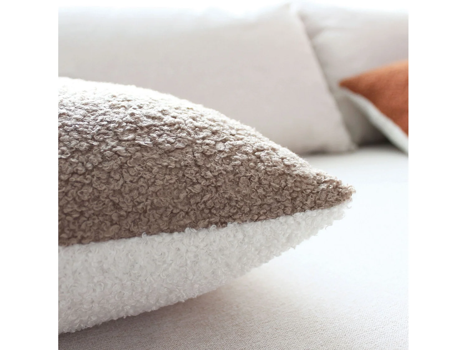 Coussin Déco Bouclé "Lodge" 40x40cm Écru & Taupe