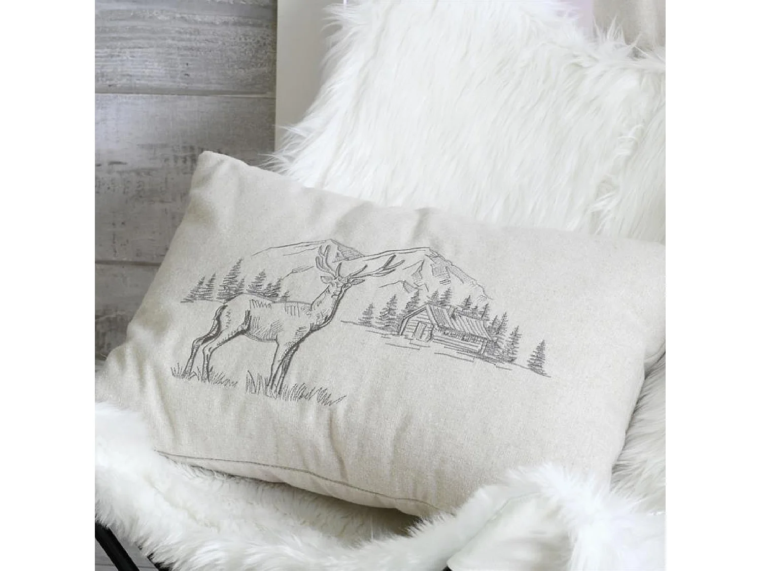 Coussin rectangulaire cerf esprit chalet brodé