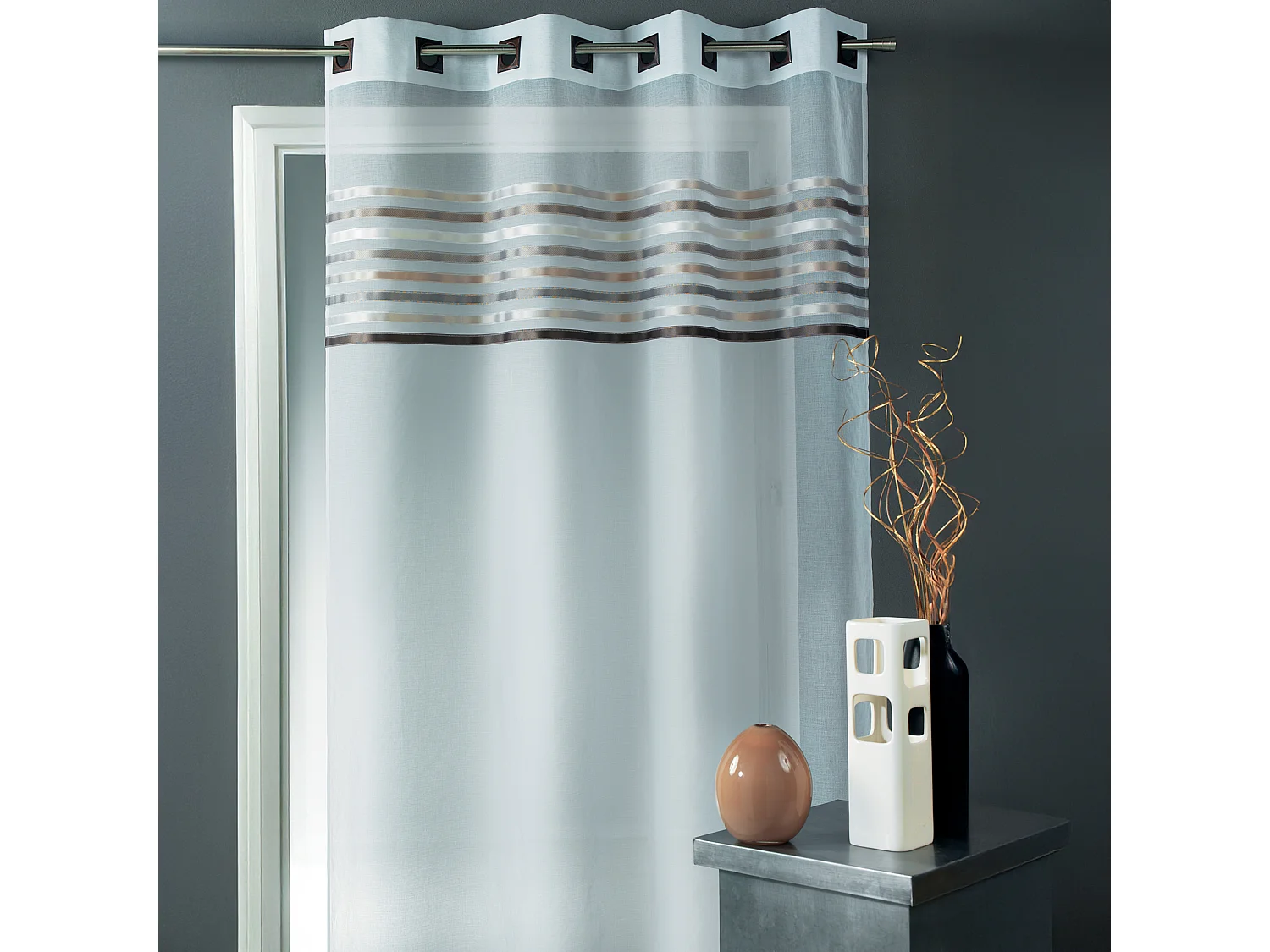 Vorhang mit Querstreifen oben