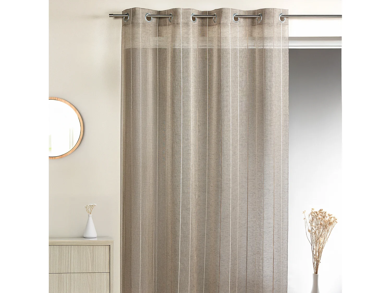 Visillo de estameña confeccionada a rayas verticales