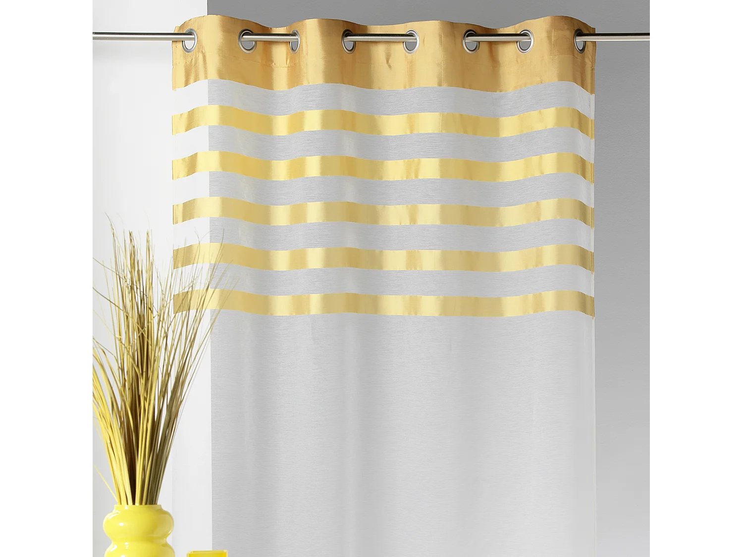 Voilage avec parement à rayures satinées et colorées