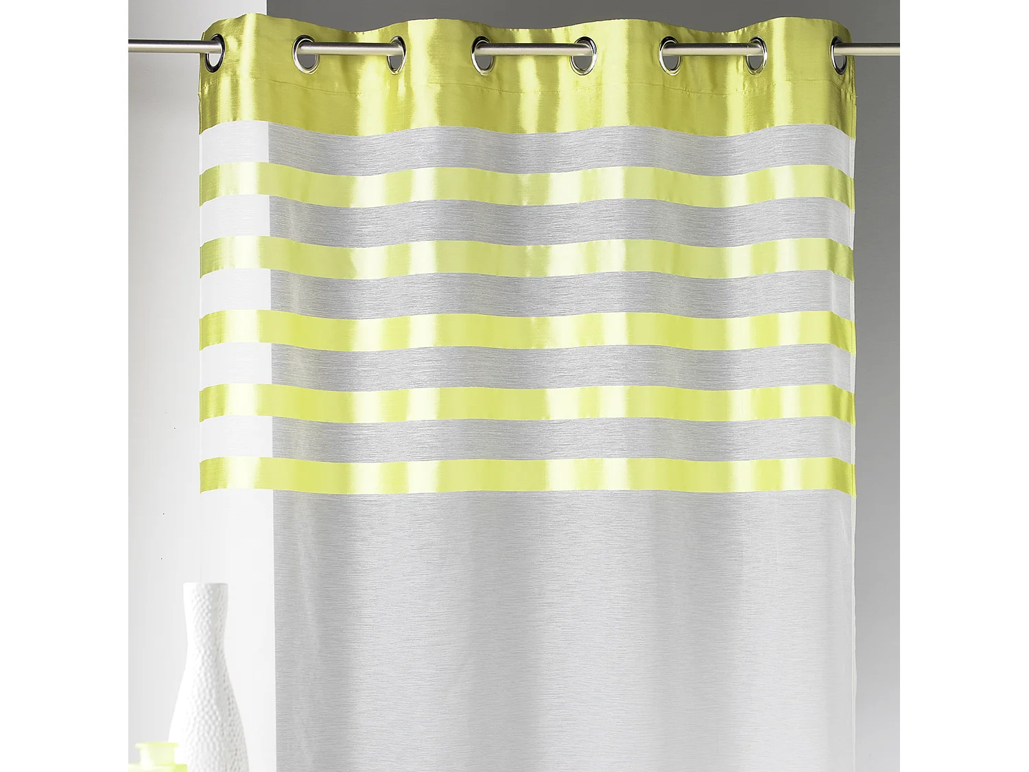 Voilage avec parement à rayures satinées et colorées