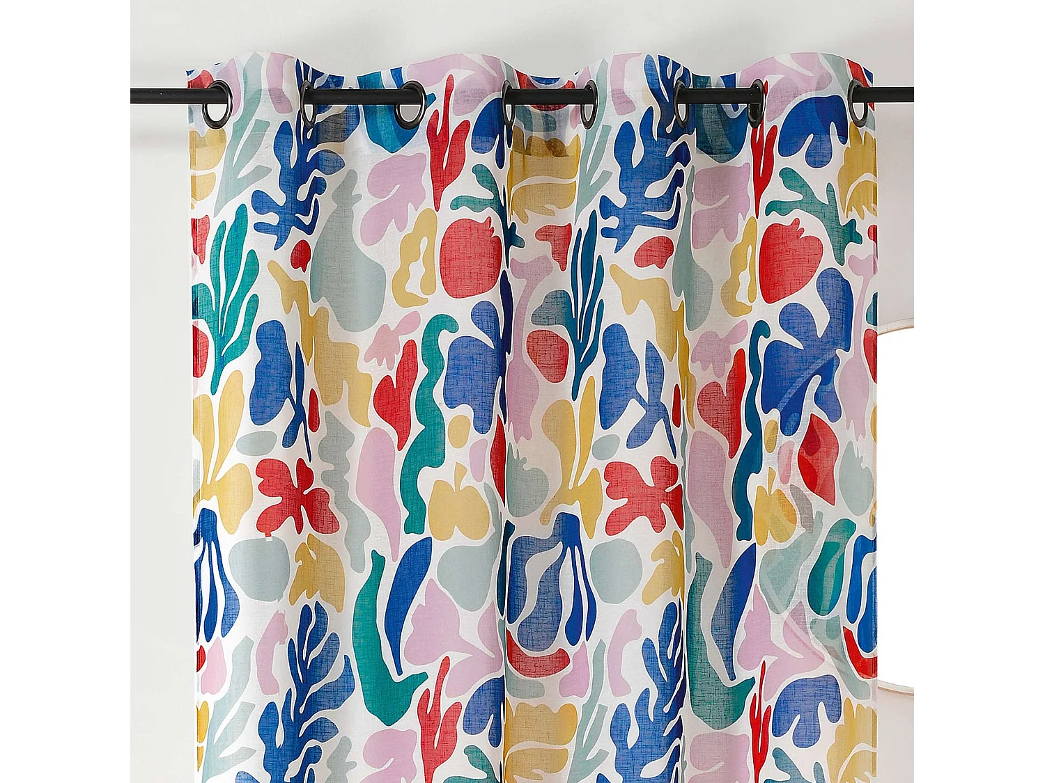 Voilage tamisant et design