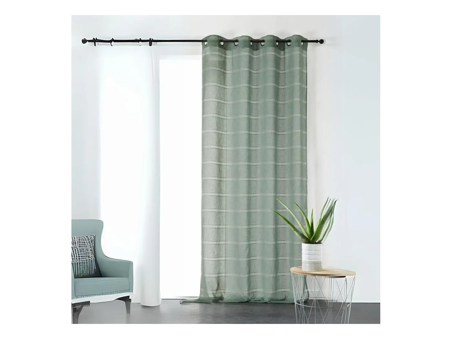 Gestreifter und lichtdurchlässiger Voile mit Kordelzug