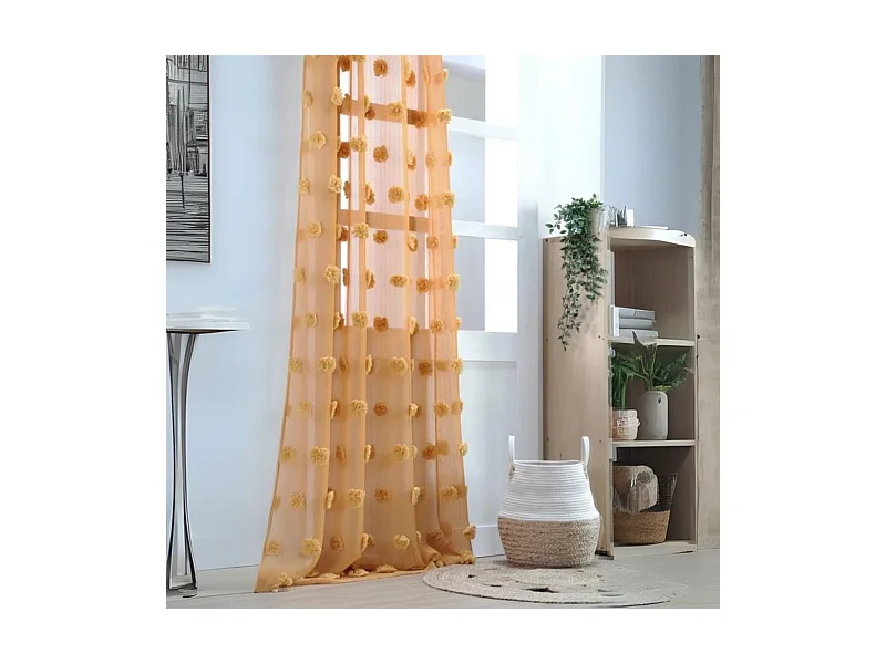 Voile mit bestickten Pompons