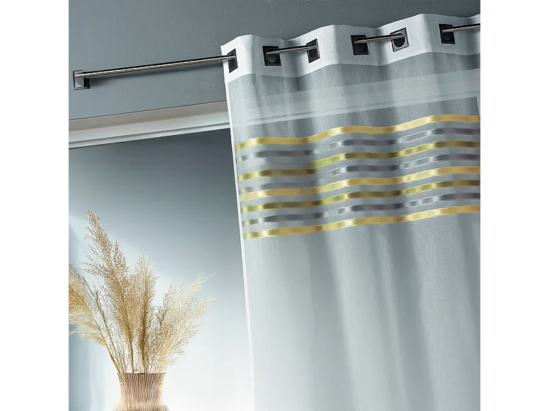 Vorhang mit Querstreifen oben