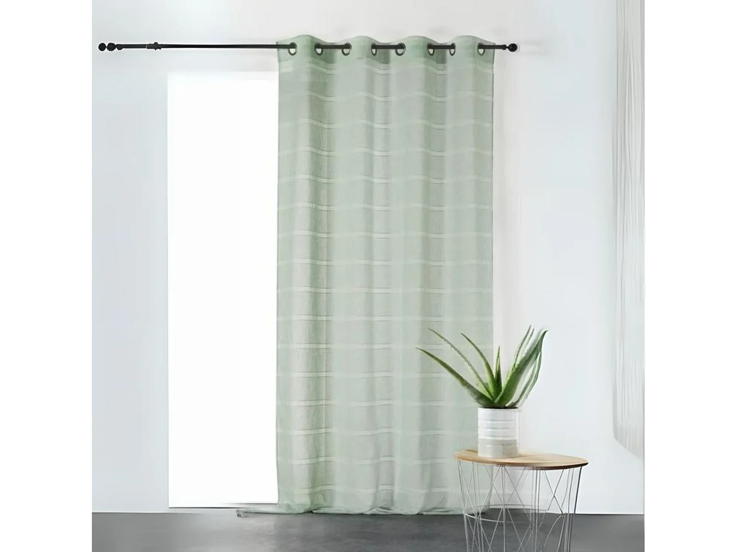 Gestreifter und lichtdurchlässiger Voile mit Kordelzug