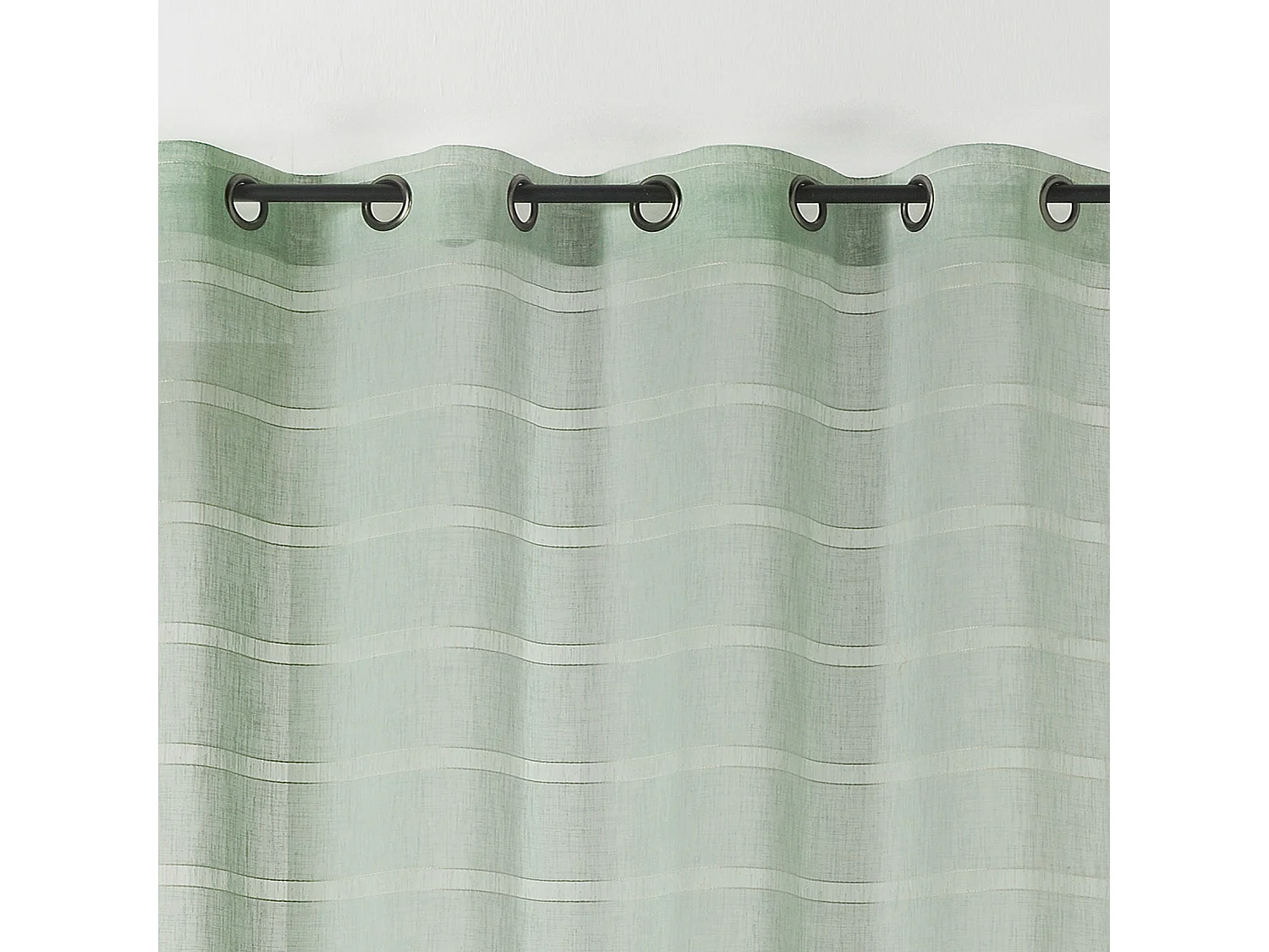 Gestreifter und lichtdurchlässiger Voile mit Kordelzug