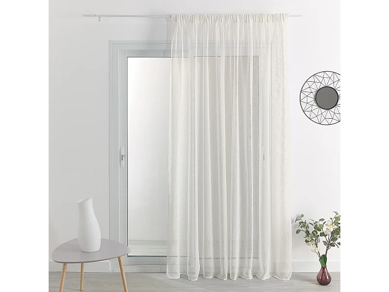 Cortina fruncida con caída fluida