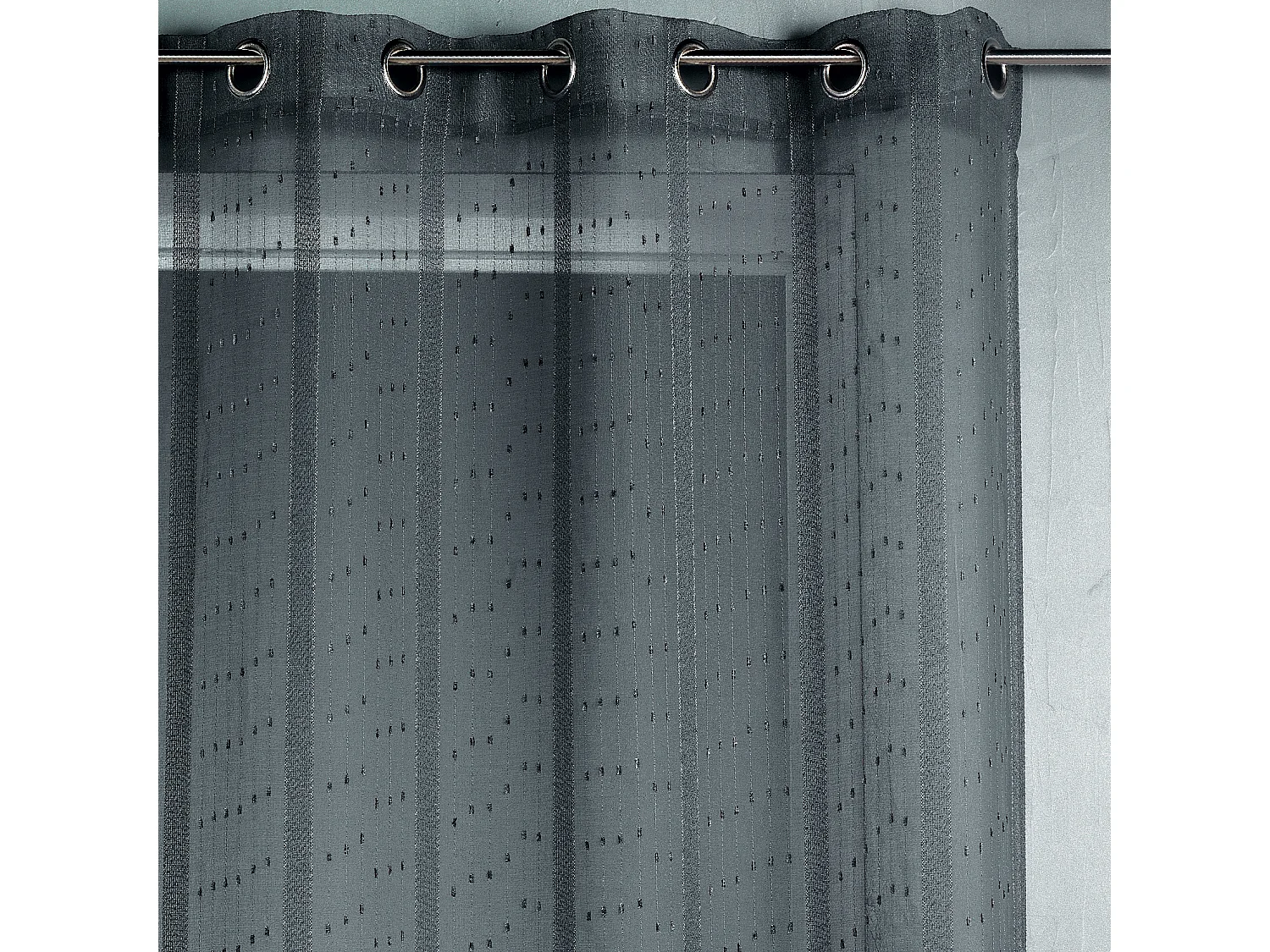 Voilage tissé et fileté