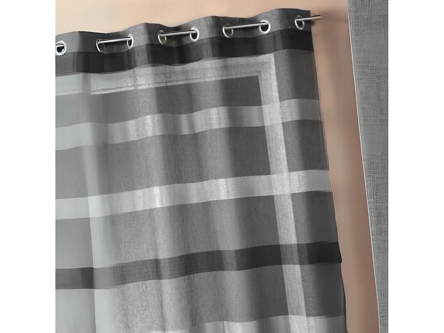 Visillo confeccionado a rayas horizontales degradadas