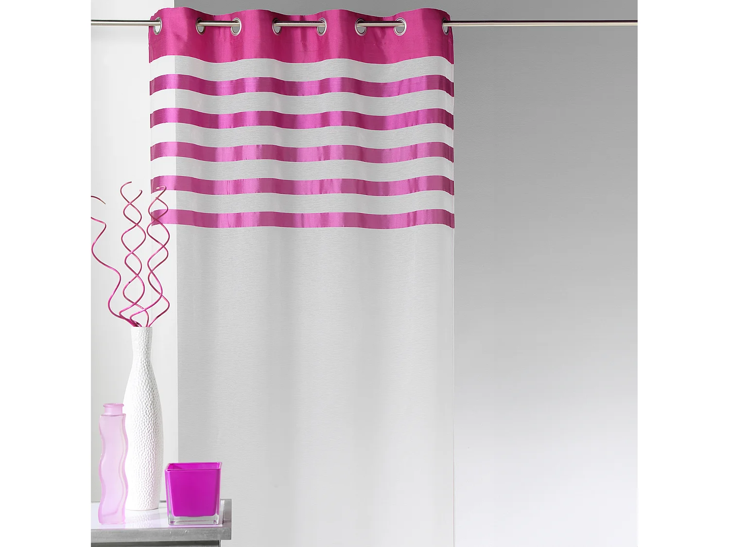 Voilage avec parement à rayures satinées et colorées