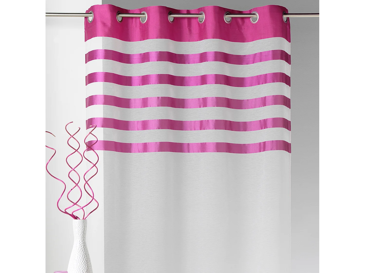 Voilage avec parement à rayures satinées et colorées