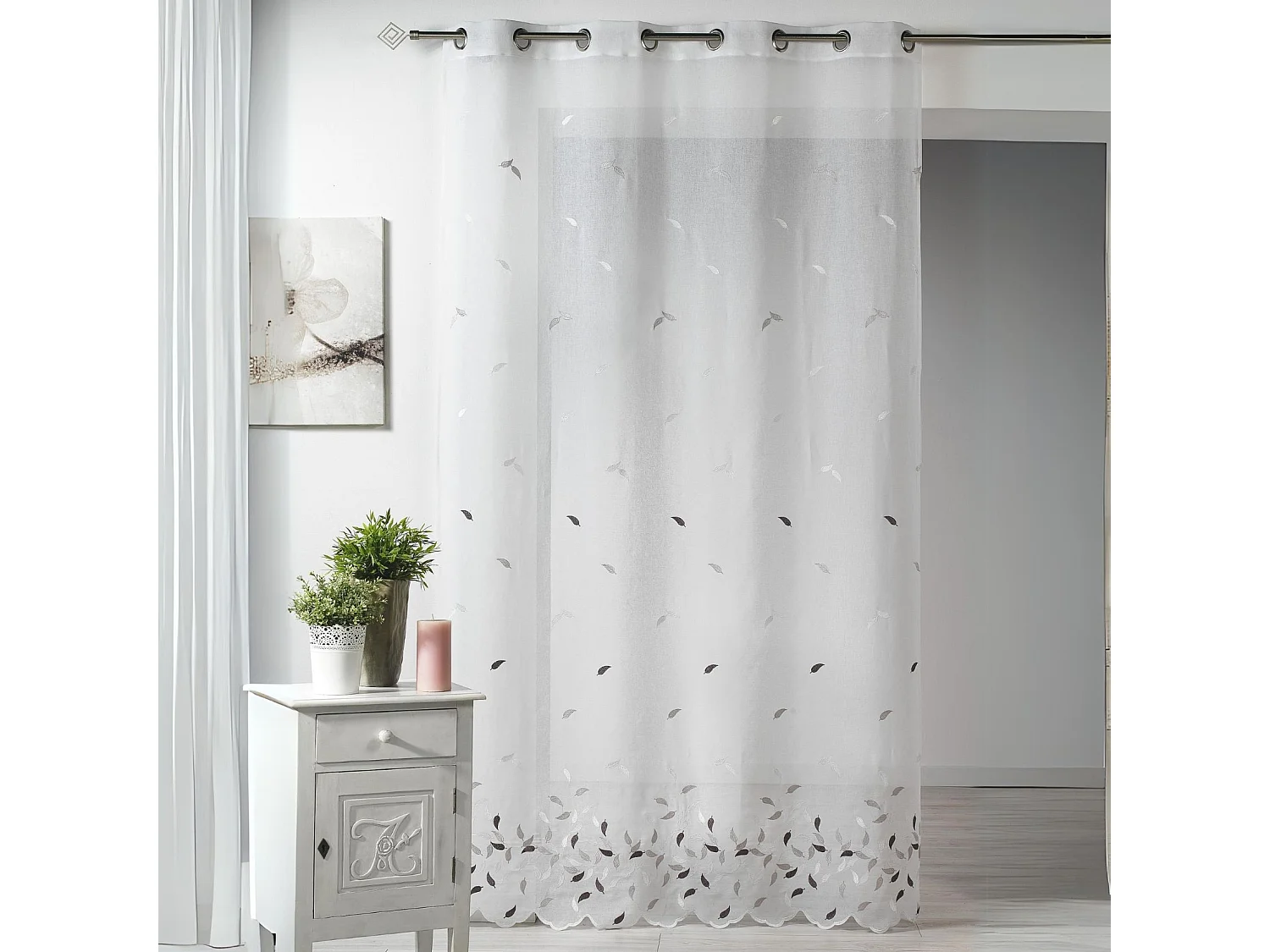 Voilage Etamine brodée avec bas festonné