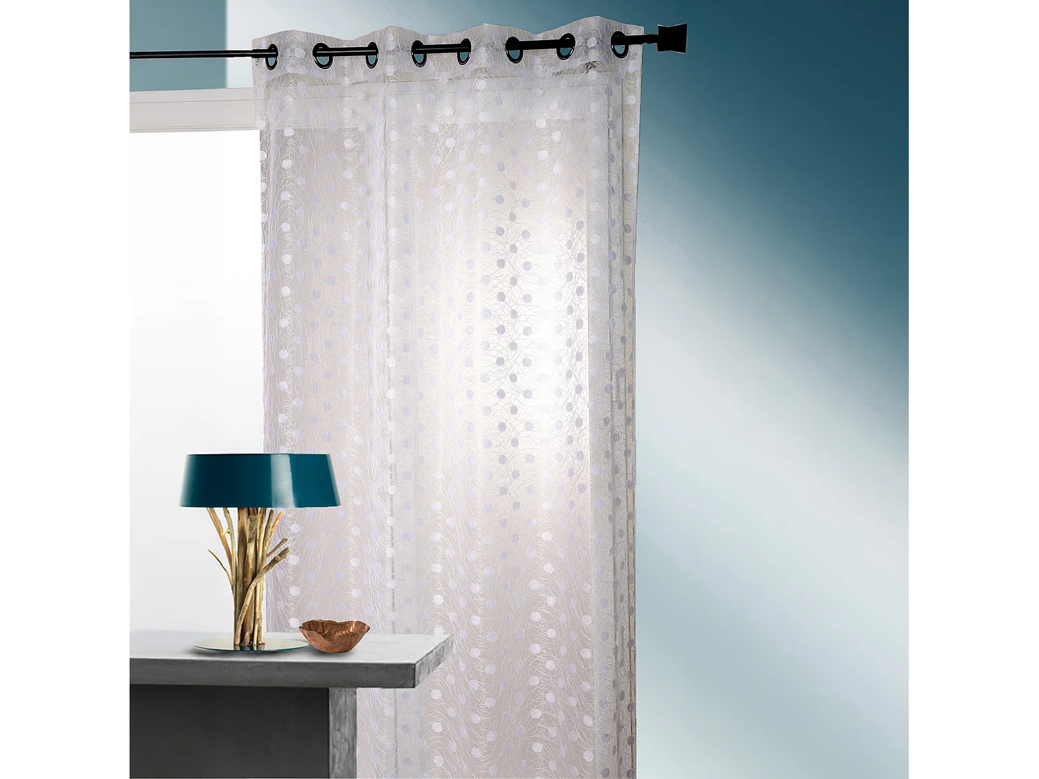 Visillo en organza y jacquard lunares solar