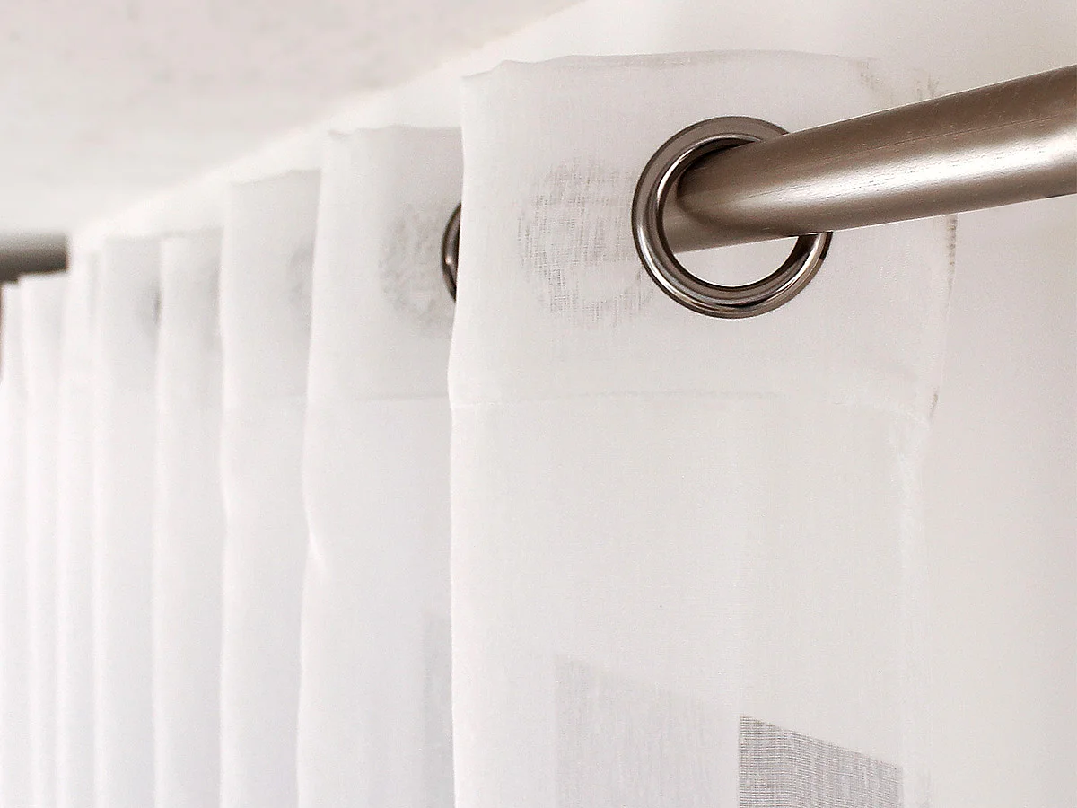 Liso con ojales grandes