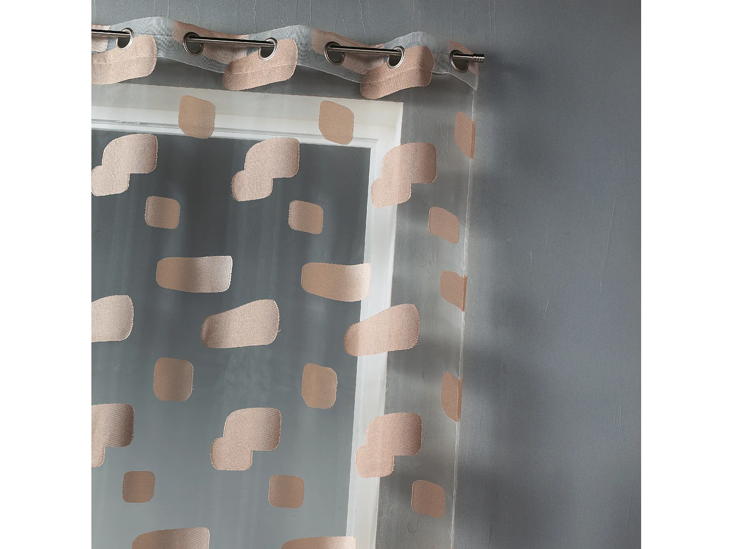 Voilage en organza jacquard et briques colorées