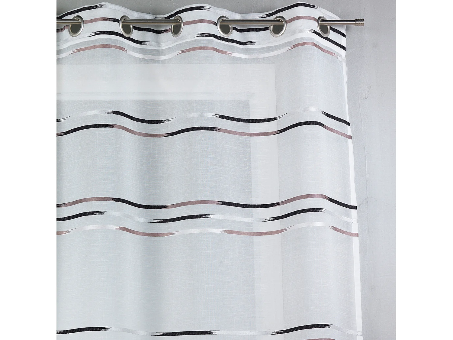 Voilage en étamine tissée de fines rayures horizontales