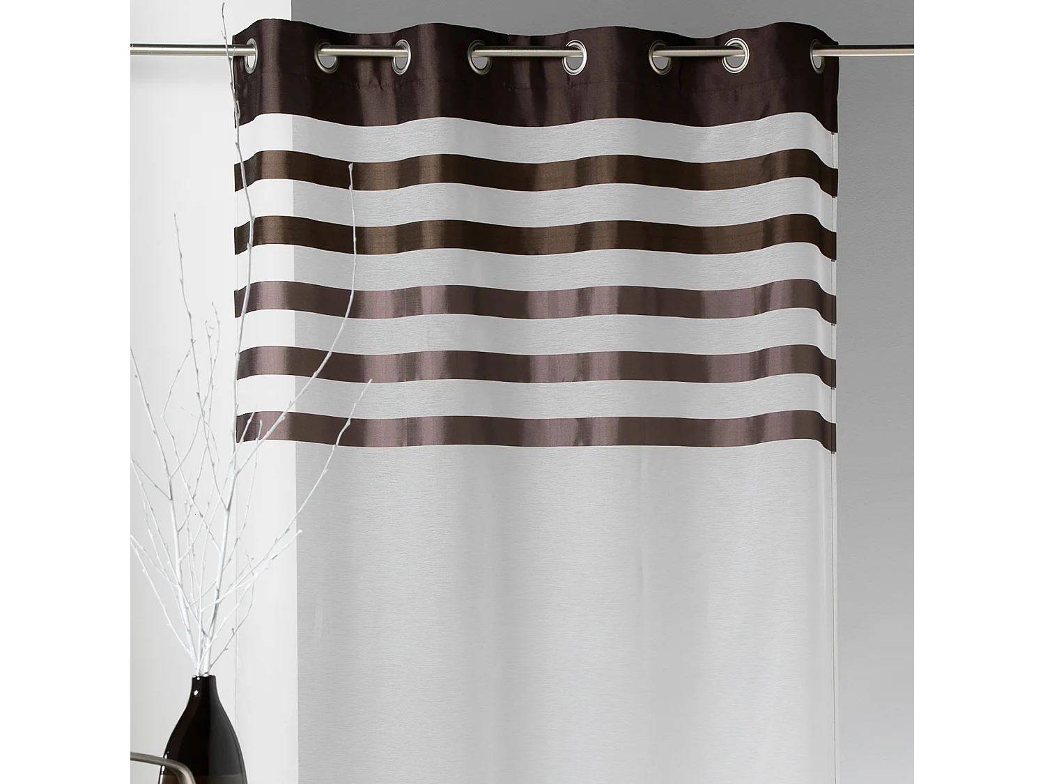 Voilage avec parement à rayures satinées et colorées