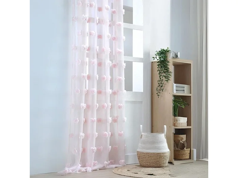 Voile mit bestickten Pompons