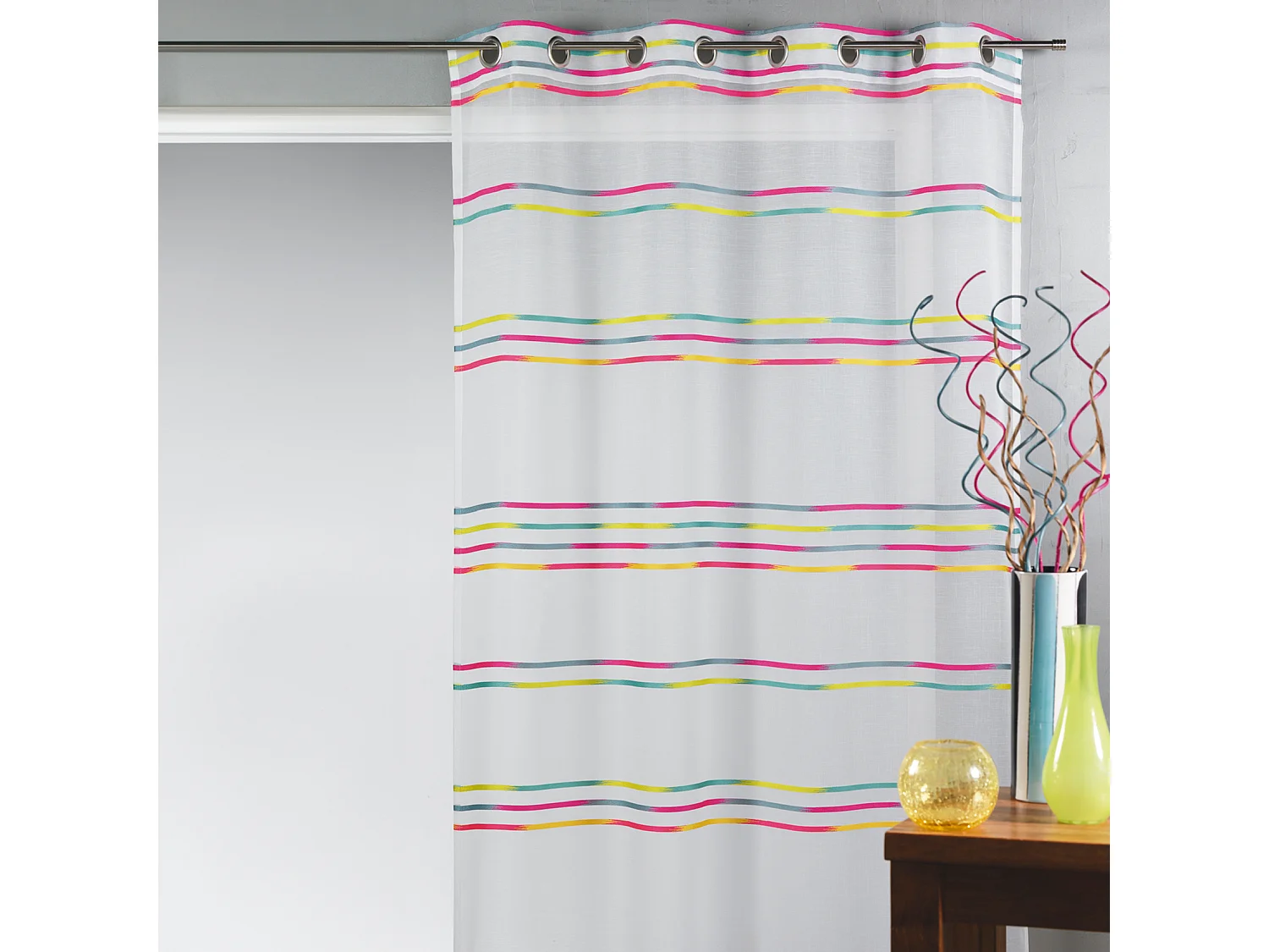 Voilage en étamine tissée de fines rayures horizontales