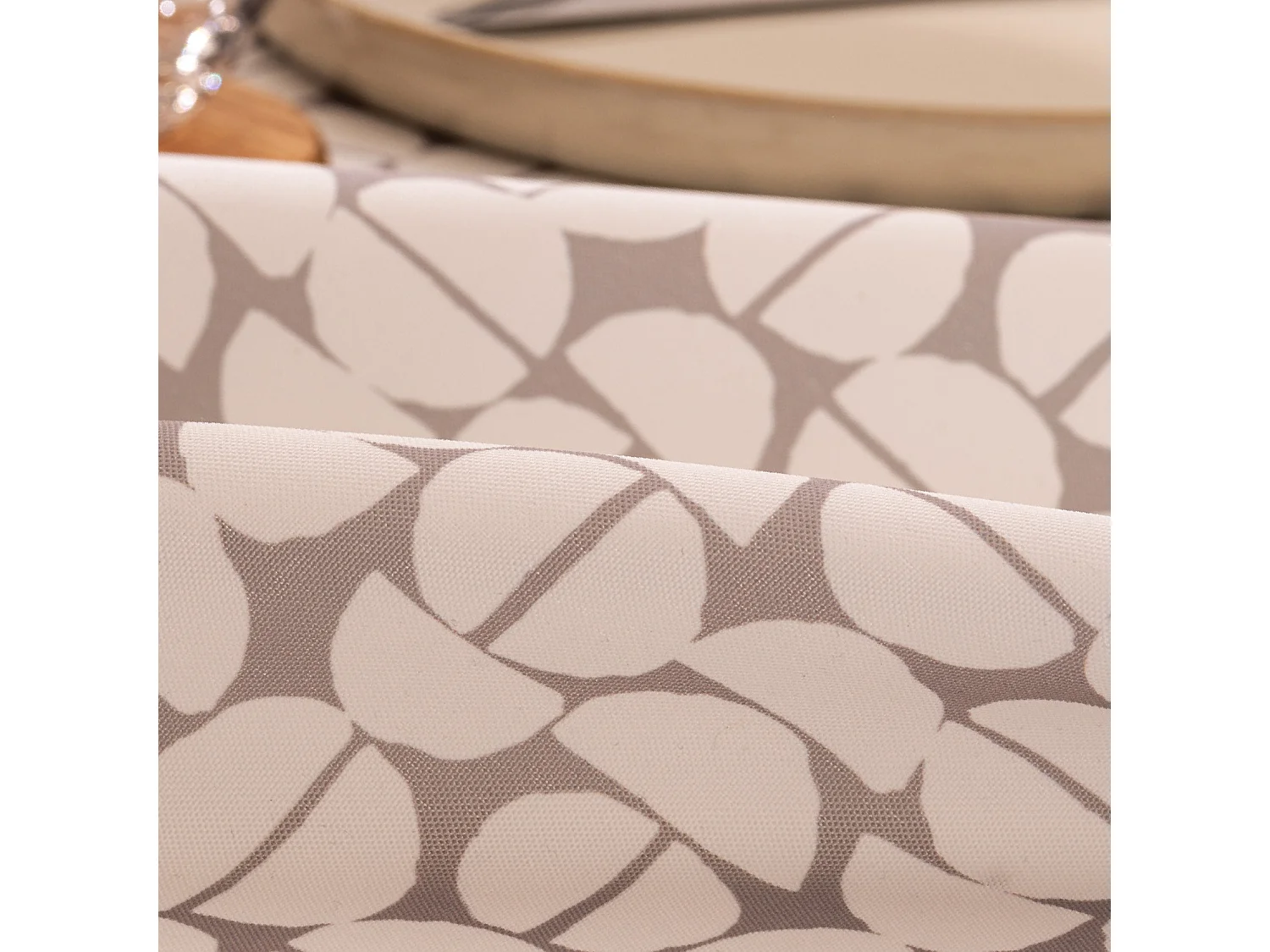 Mantel rectangular antimanchas con motivo de semicírculos