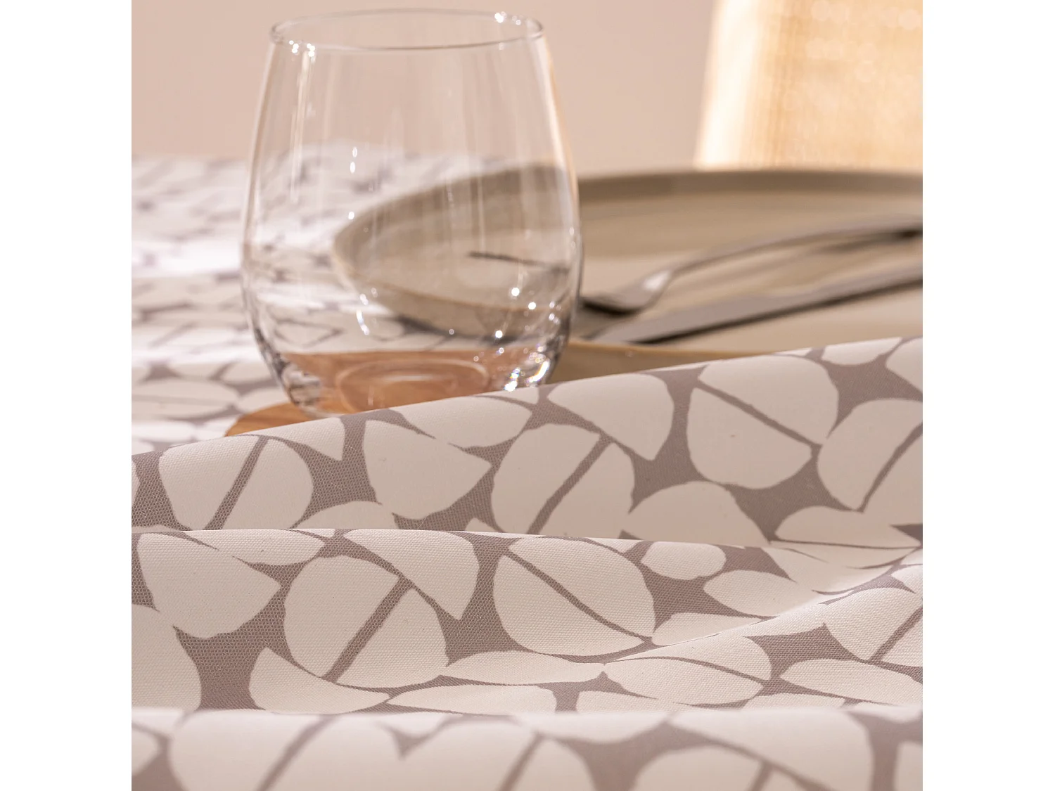 Nappe Antitache Imprimé "Yahto" 140x240cm Beige