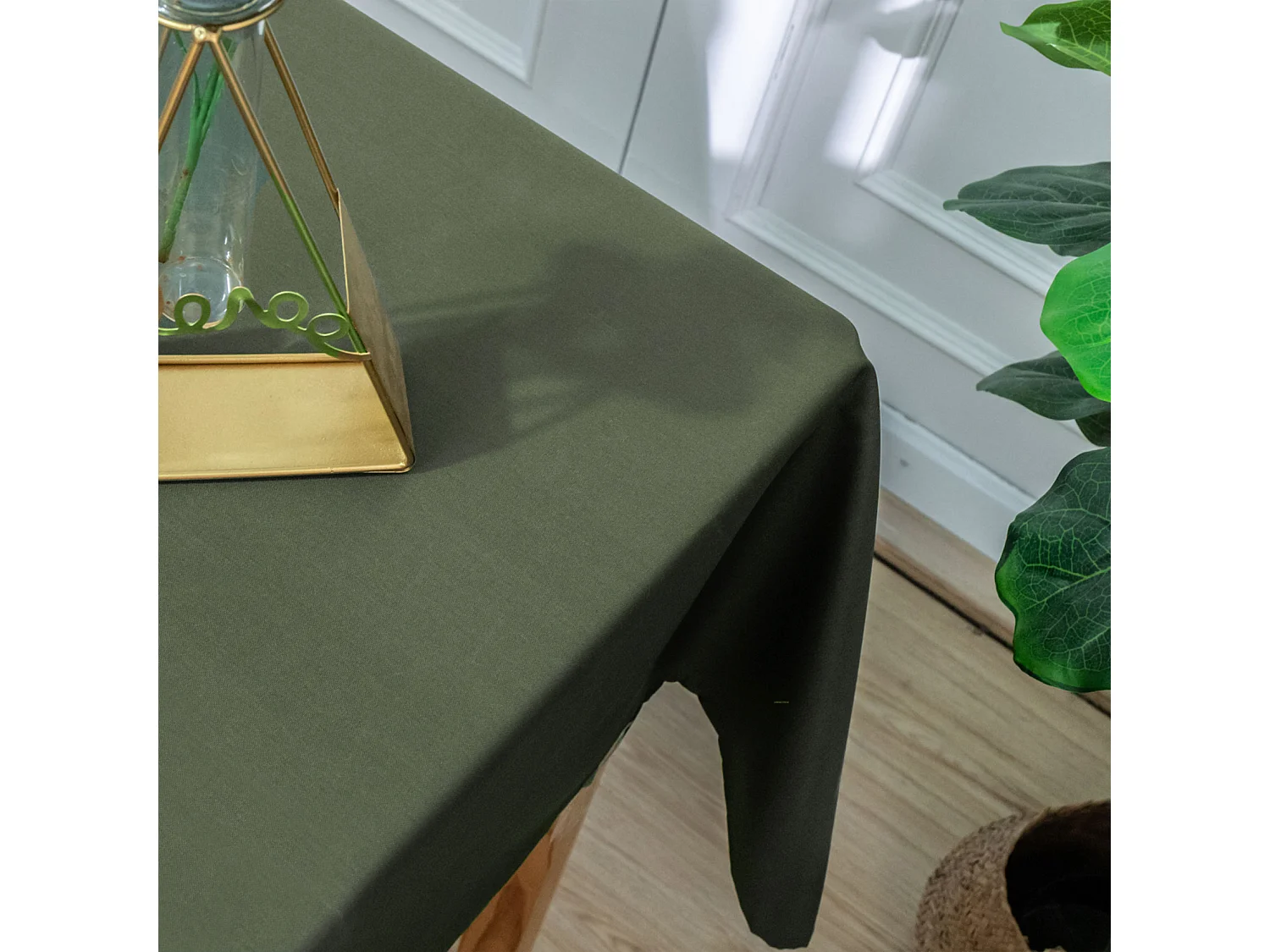 Mantel cuadrado con revestimiento antimanchas