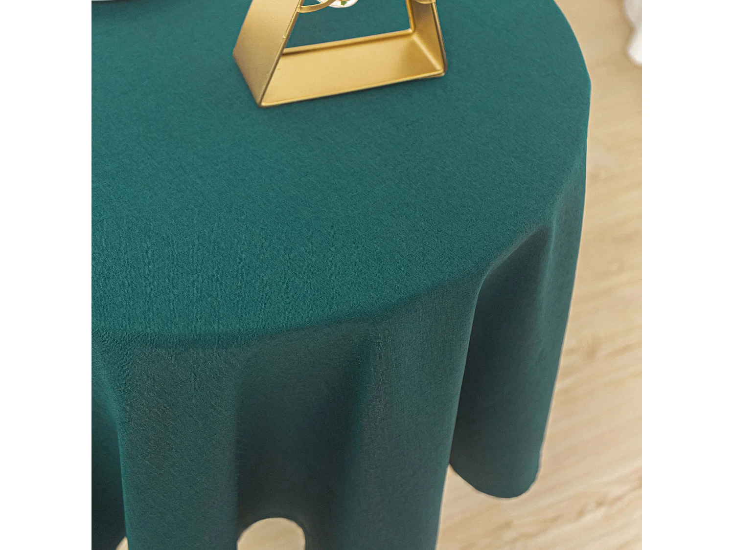 Nappe ronde infroissable et anti-tâches