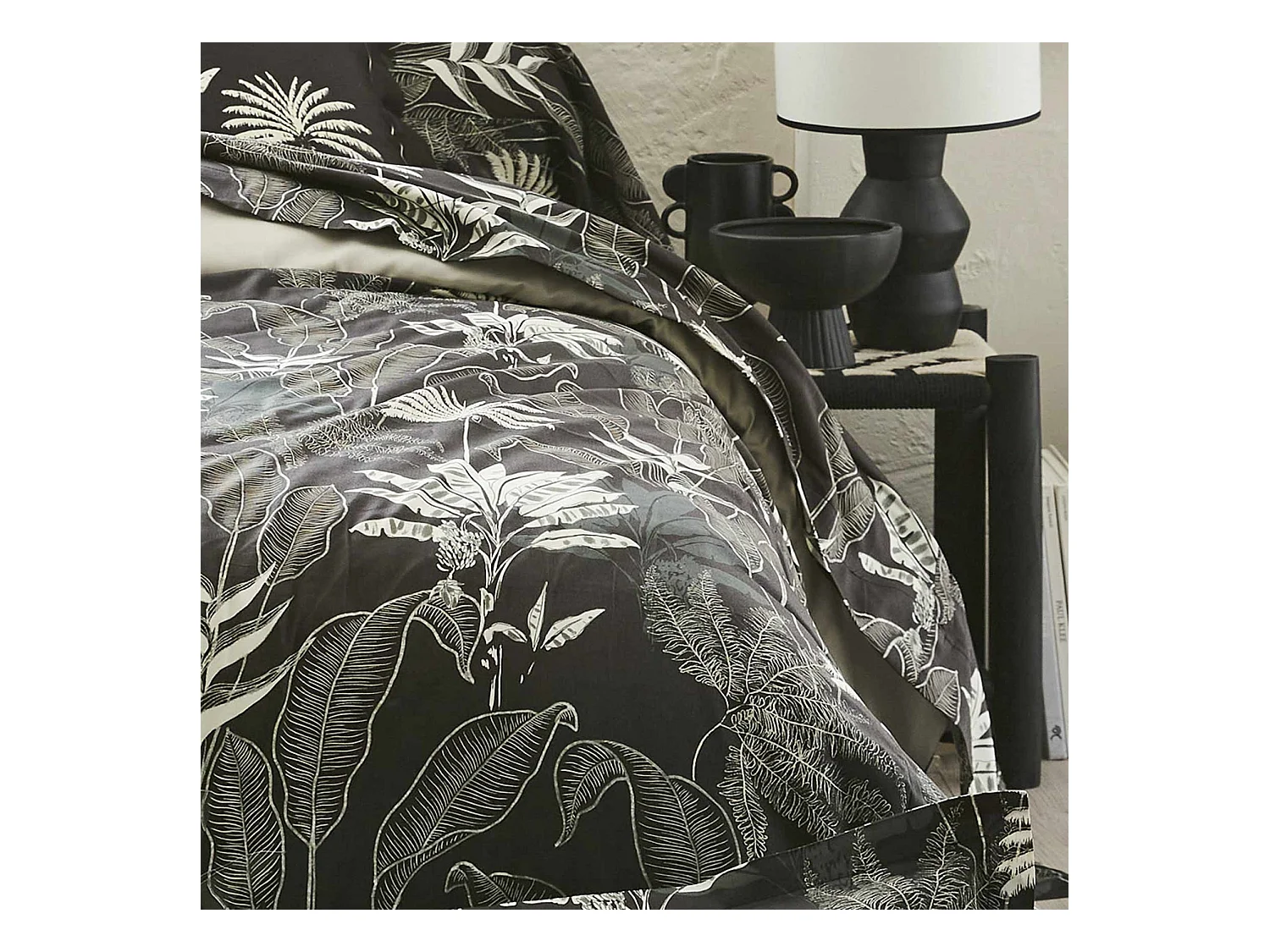 Drap plat en satin aux feuilles tropicales