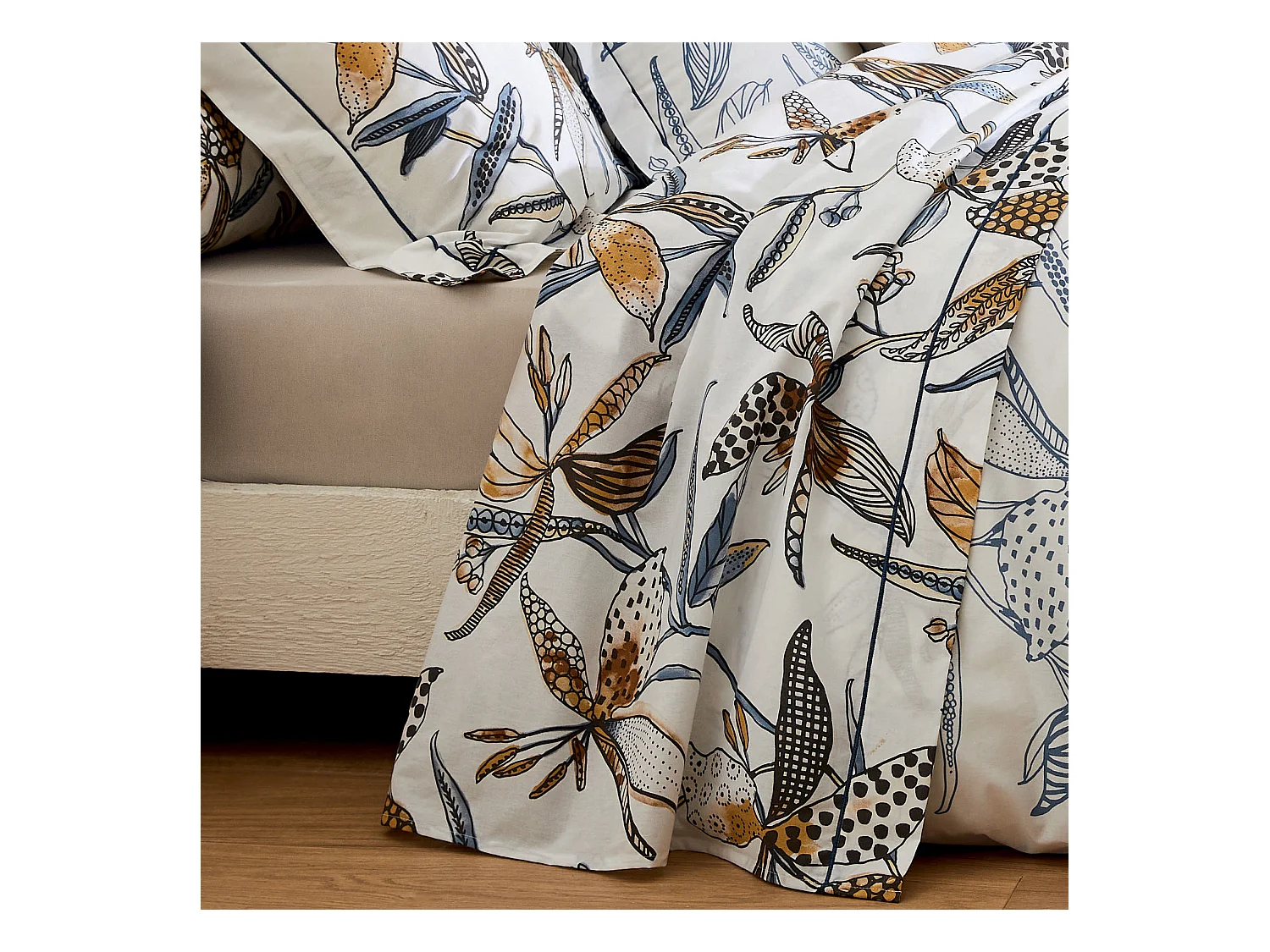 Drap plat aux fleurs exubérantes