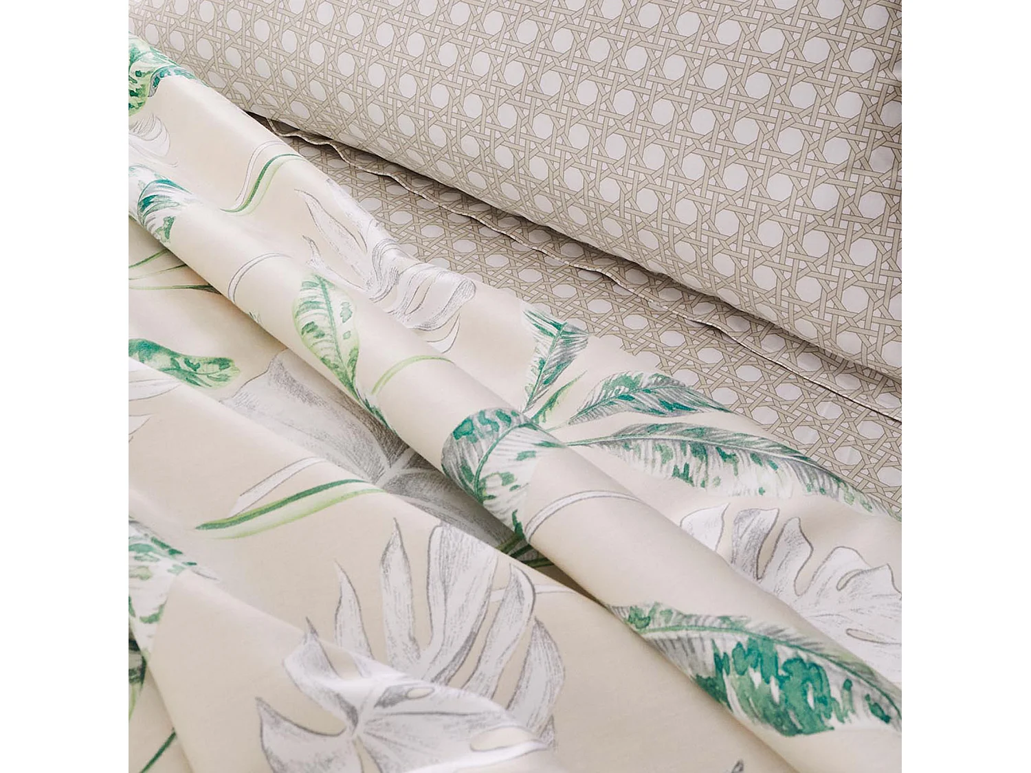 Drap plat en satin aux impressions exotiques