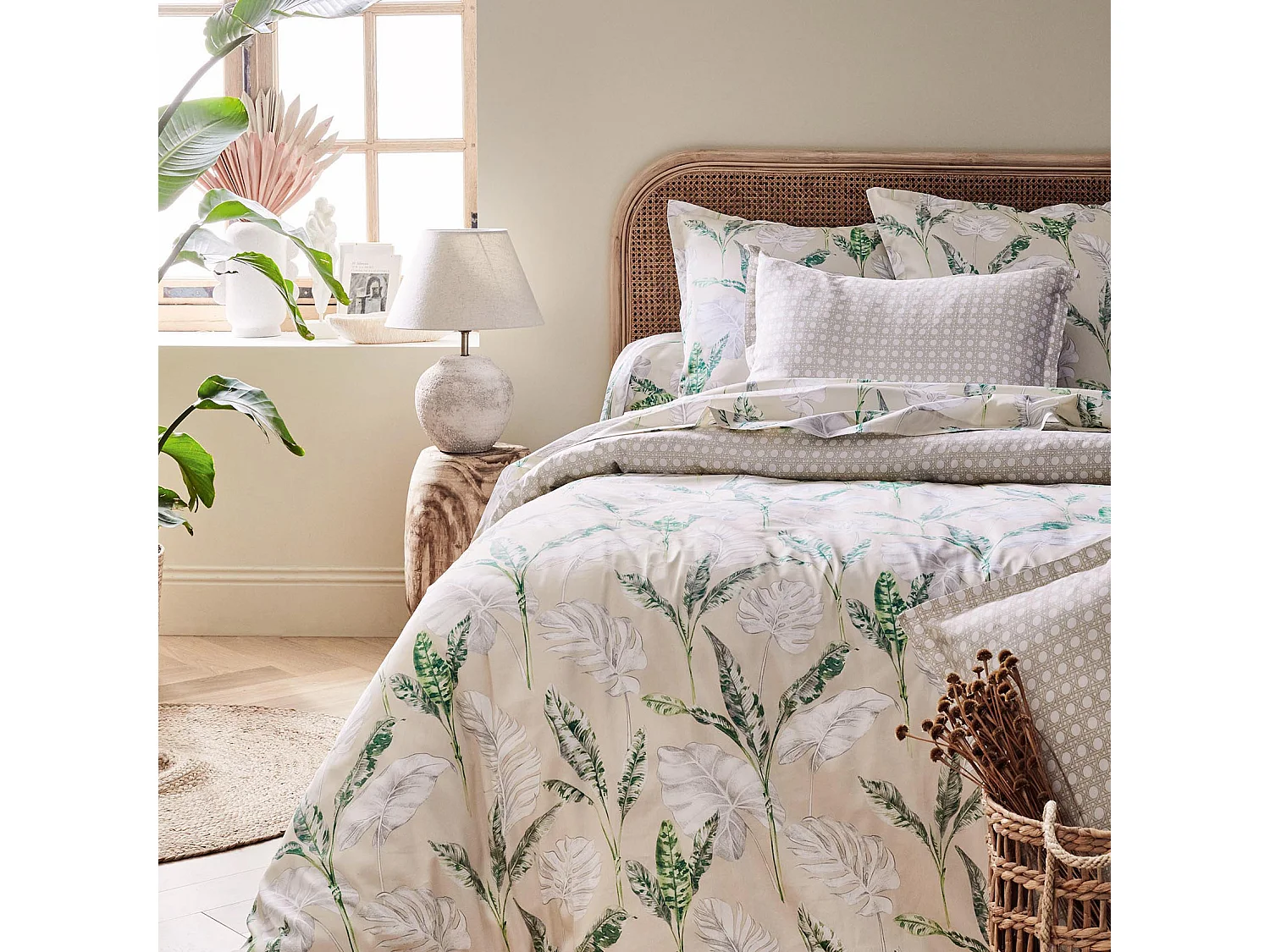 Drap plat en satin aux impressions exotiques