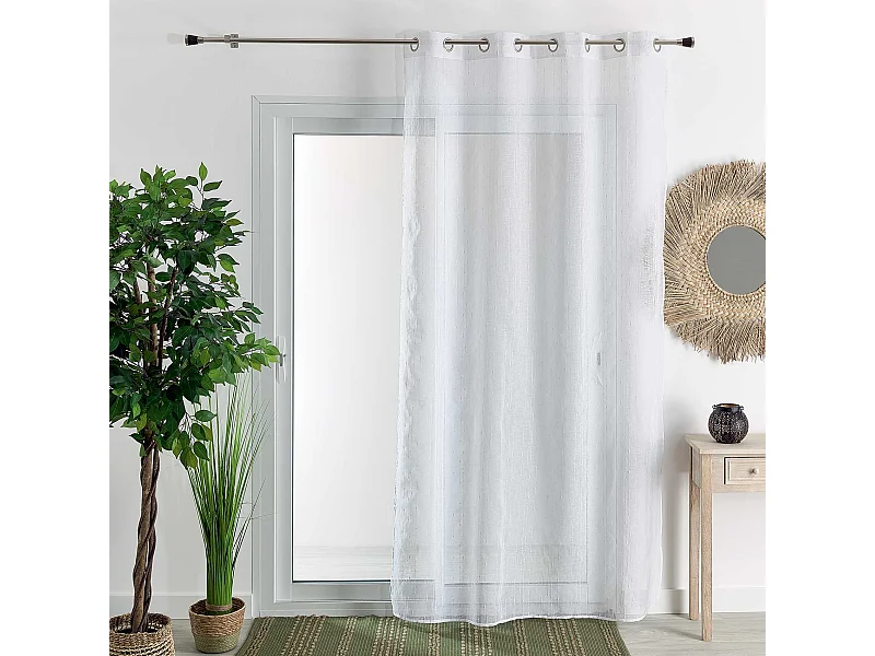 Blickdichter Vorhang mit Fantasie-Streifen.