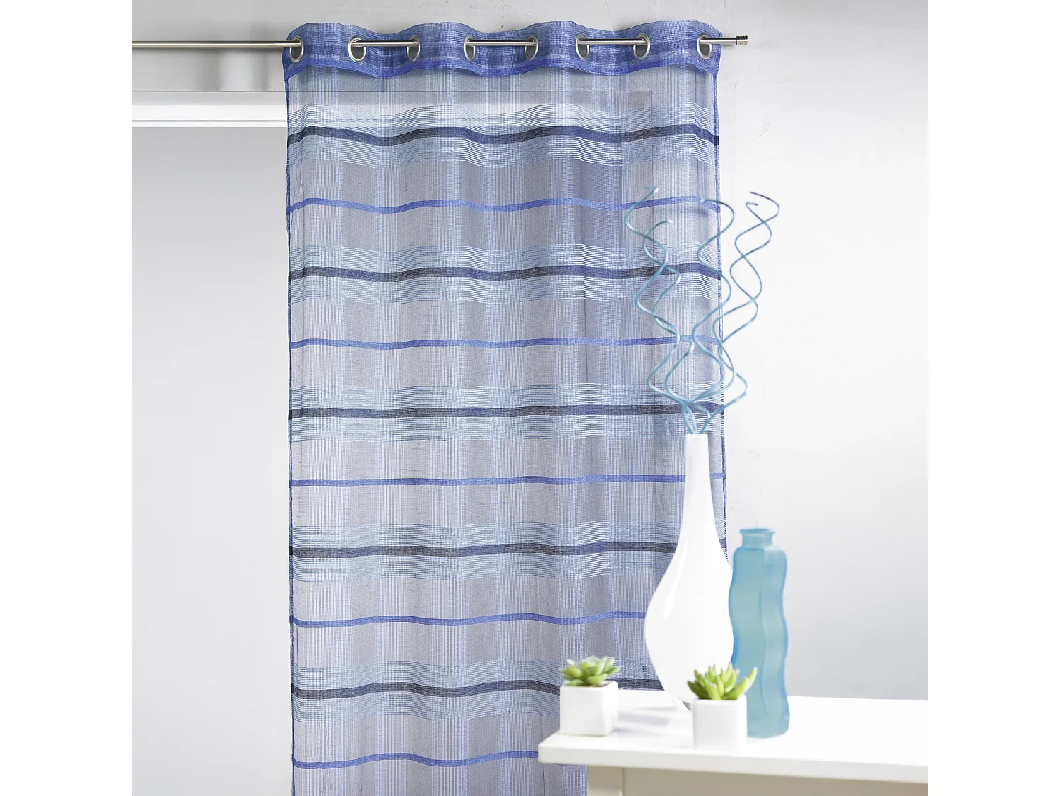 Voilage fantaisie à rayures horizontales de différentes tailles
