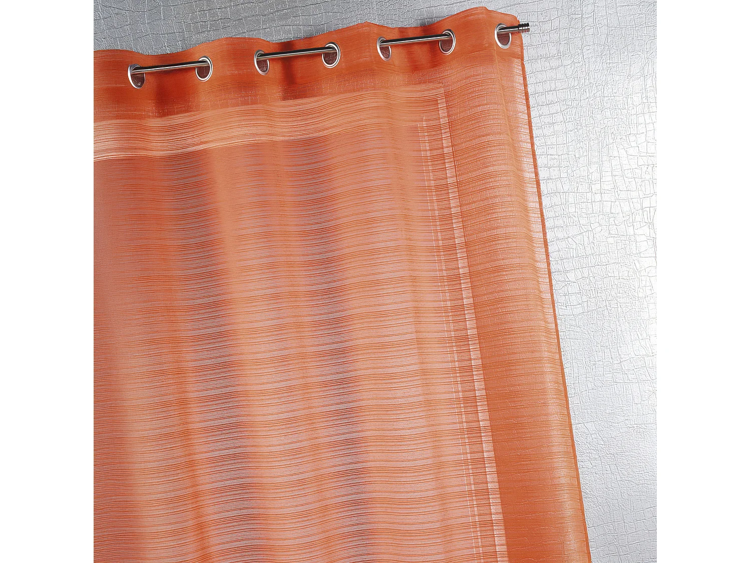 Voilage fantaisie à fines rayures