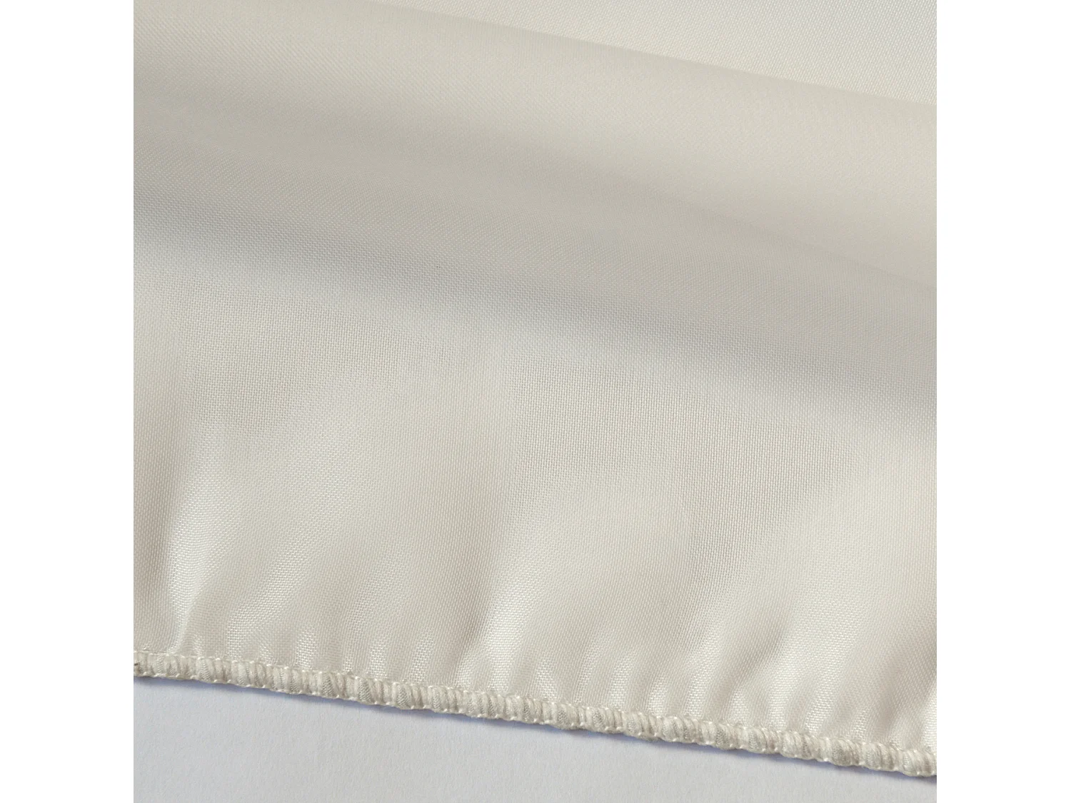 Eleganter Uni-Vorhang mit Bleiband und Faltenband