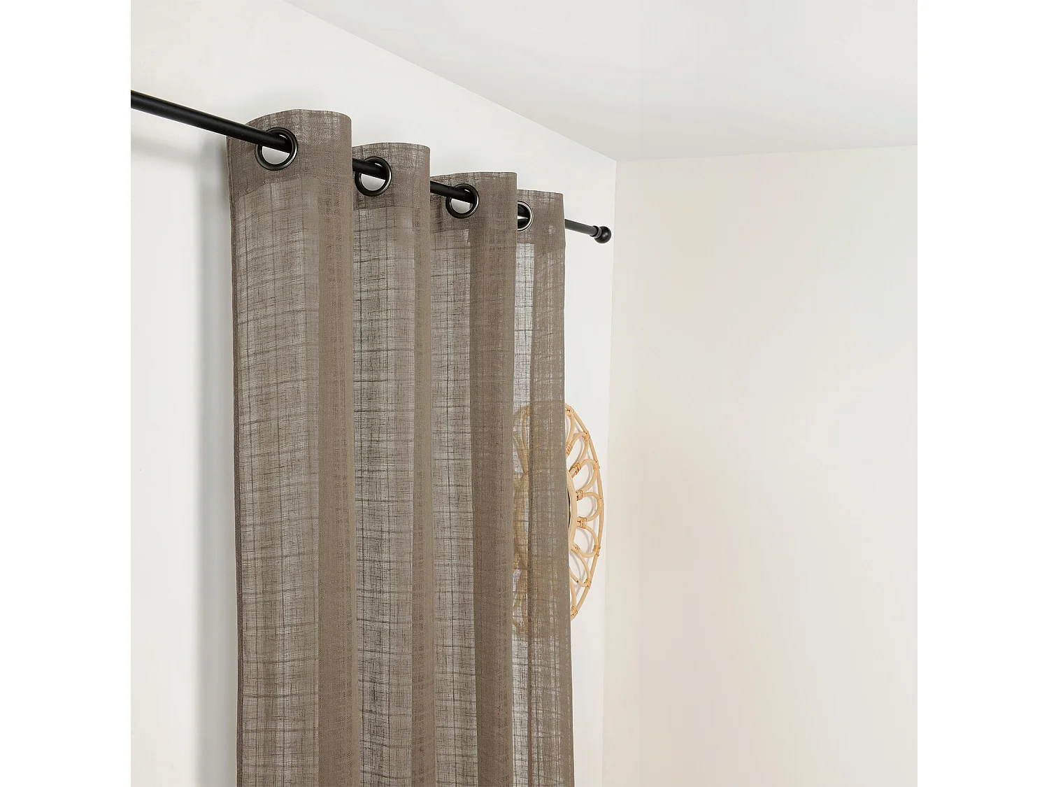 Vorhang mit Ösen und elsässischen Karomustern