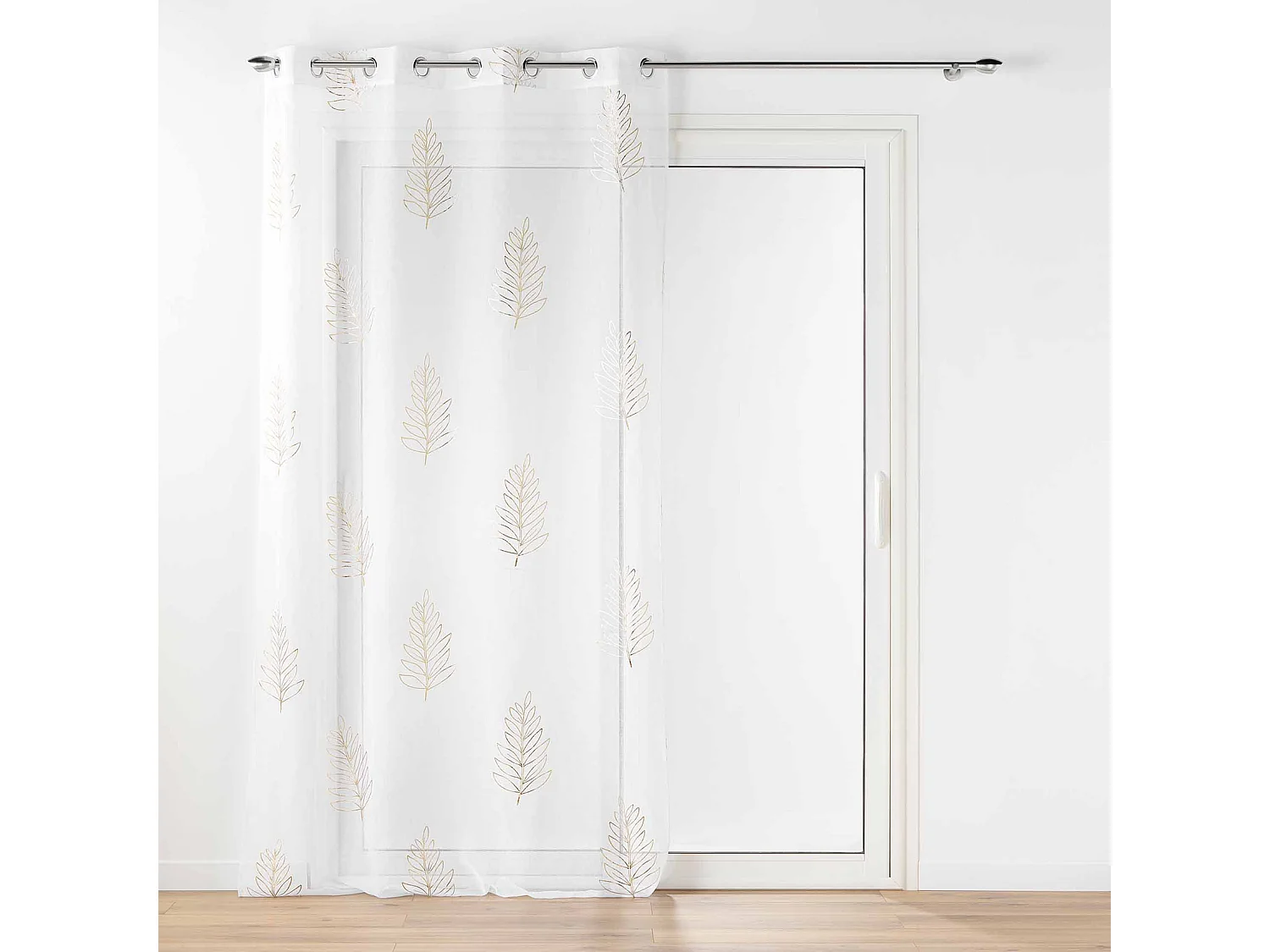 Vorhang mit metallischen Drucken