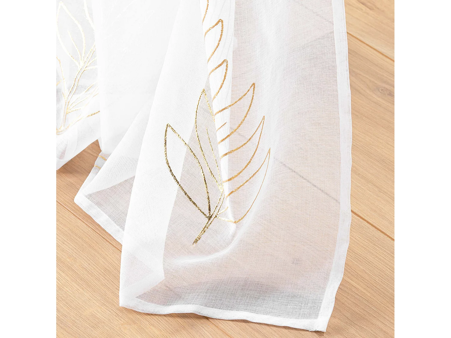 Vorhang mit metallischen Drucken