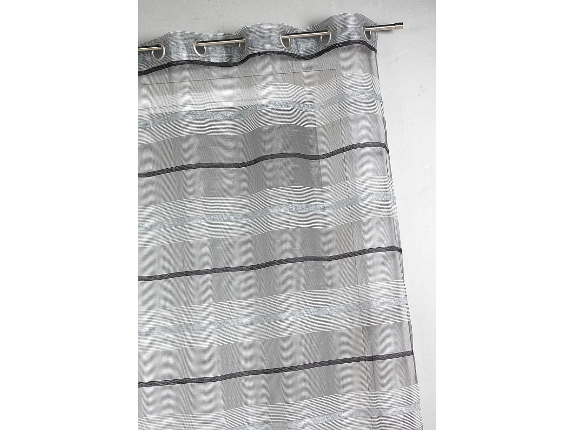 Voilage fantaisie à rayures horizontales de différentes tailles