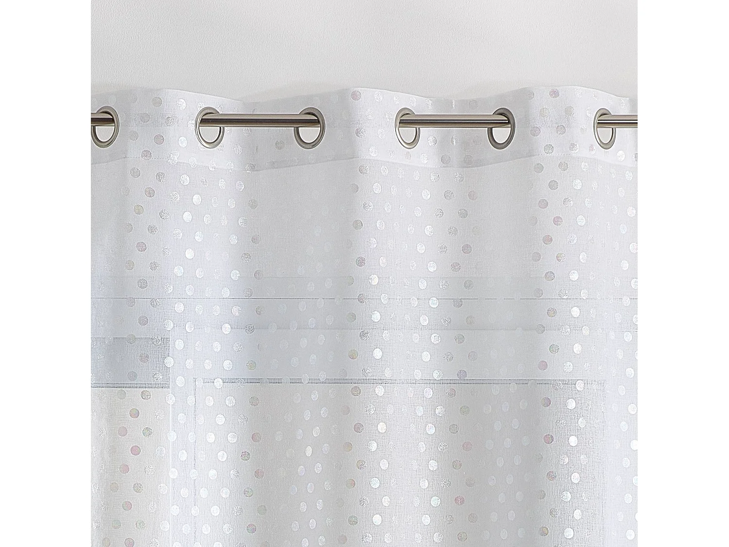 Vorhang aus Batist mit metallischen Punkten bedruckt