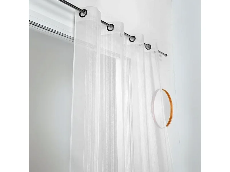 Voilage à fines rayures ton sur ton