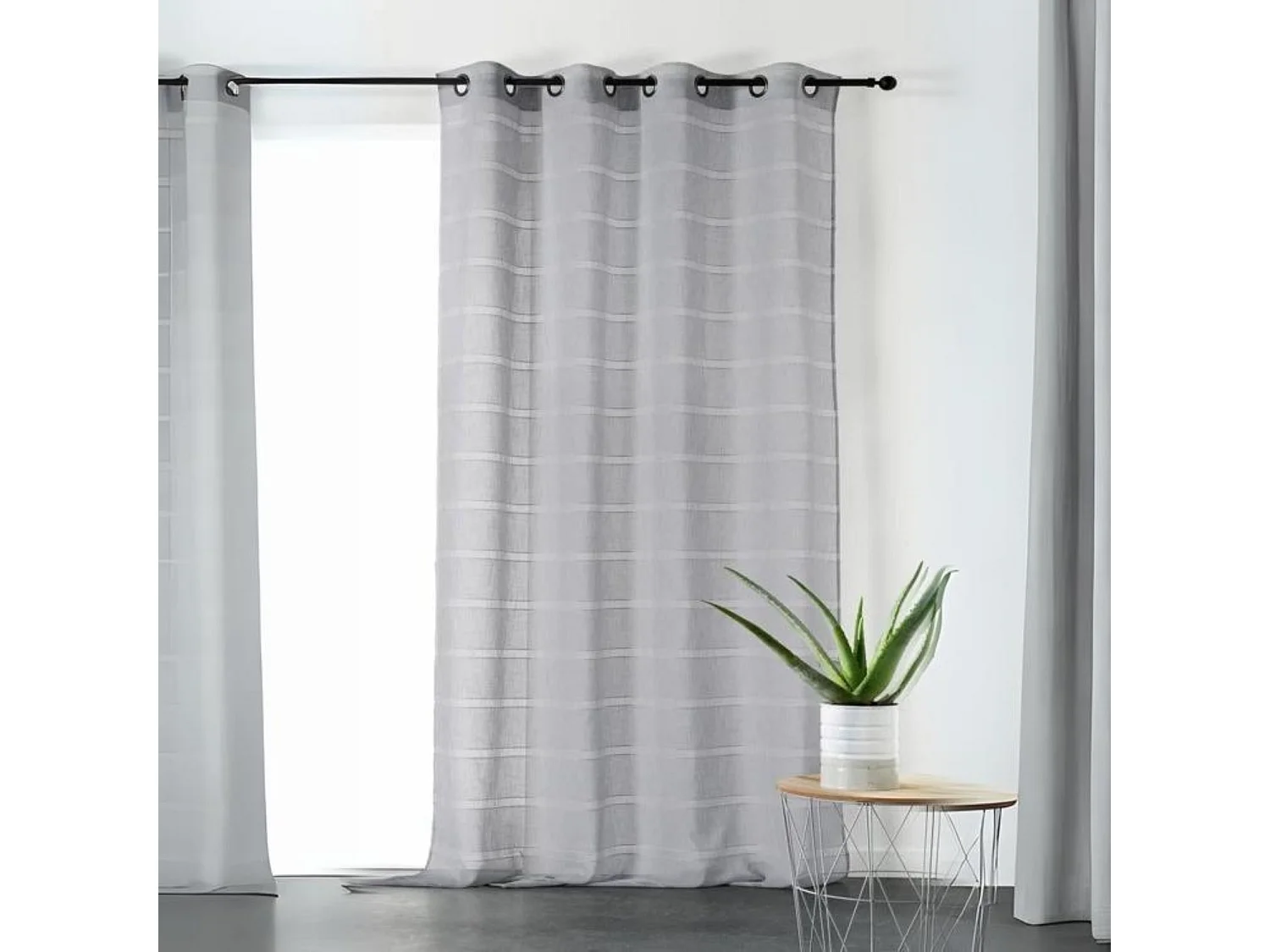 Gestreifter und lichtdurchlässiger Voile mit Kordelzug