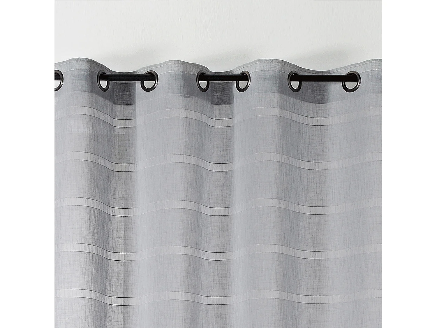 Gestreifter und lichtdurchlässiger Voile mit Kordelzug